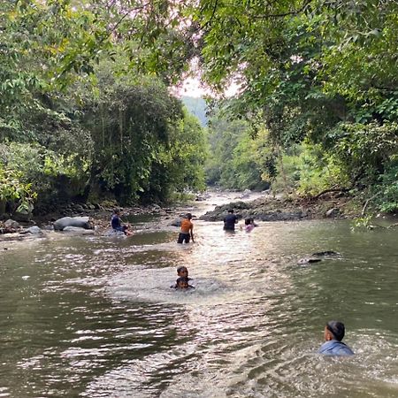 Hakata Lejja Near Natural Hot Spring Batu-Batu 外观 照片